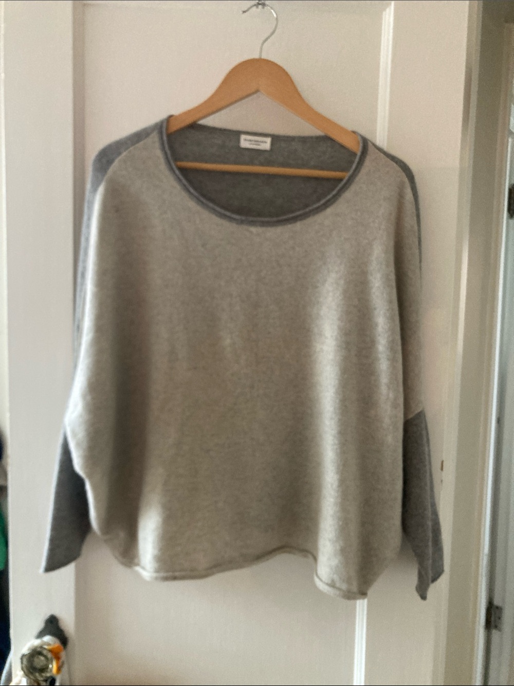 Club Monaco CASHMERE Light Gray Crewneck sweater